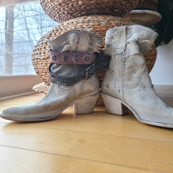 Ditressed ankle cowboy bootie bought in Portugal. - Picture 2 of 6